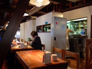 セカンドハウス東洞院店テーブル