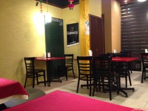 三条インドカレーカマナキッチン内観