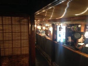 京都酒場あかまる店内