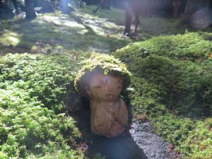 京都大原三千院庭園お地蔵さん