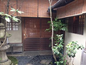 晦庵 河道屋 本店スロープ