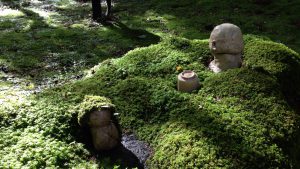 京都大原三千院庭園地蔵