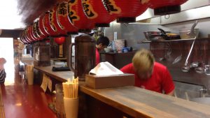 京つけめんつるかめ六角店内