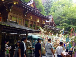 貴船神社本殿と境内