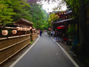 貴船川床
