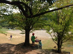 京都人が夏に通う穴場の川遊びスポット 京都府立鴨川公園運動場 京都観光とグルメのブログ