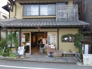 絹ごし緑茶てぃらみす で名高い 一乗寺中谷 は和洋折衷菓子の総本家 京都観光とグルメのブログ