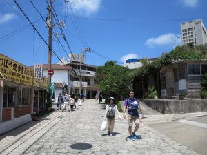 壺屋やちむん通り1